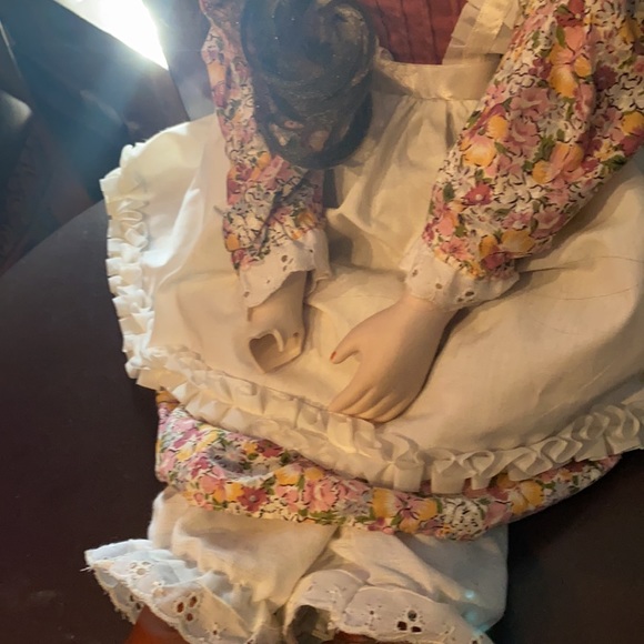 Doll - Picture 4 of 7